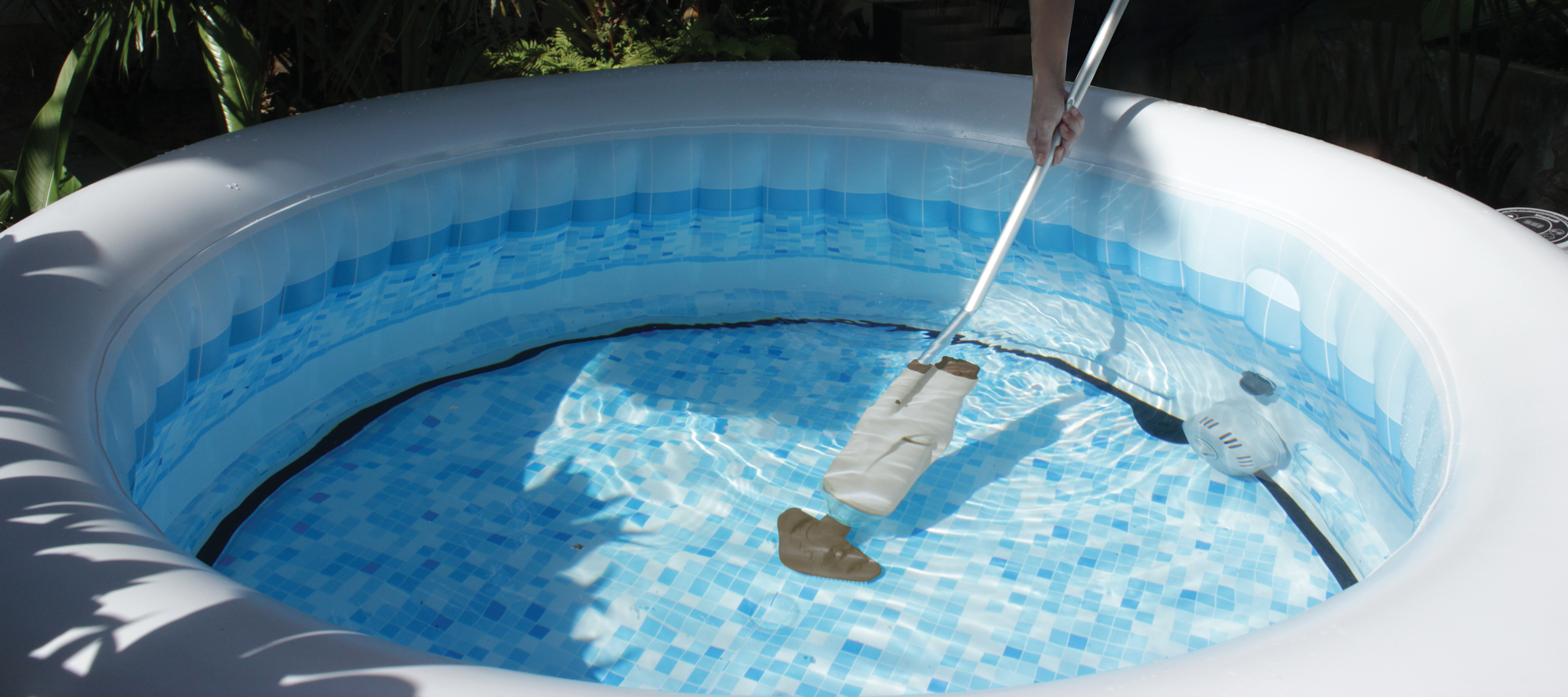 Kit aspiradora recargable inalámbrica Boreal 05 y accesorios para piscina y Spa
